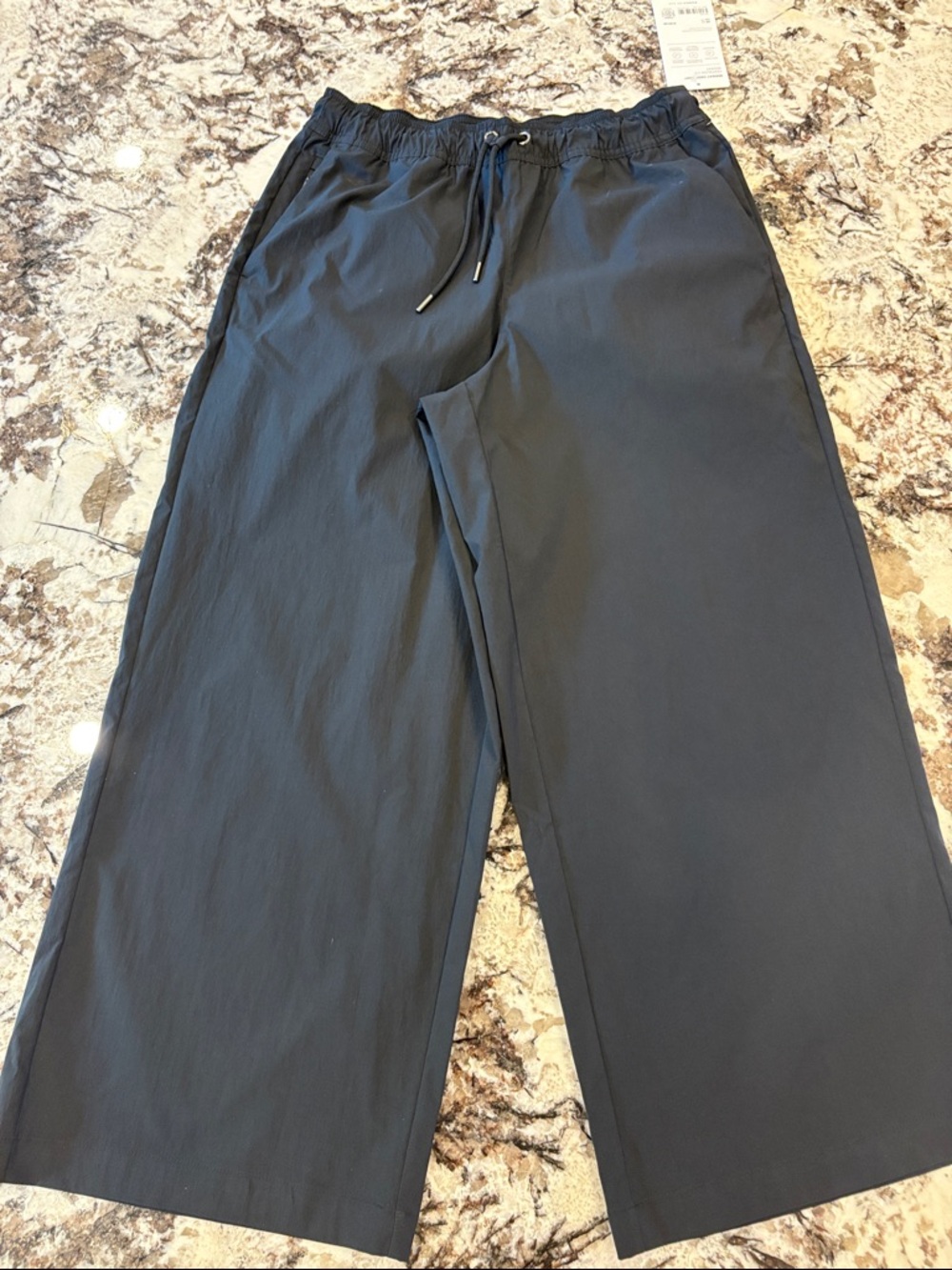 Women's Athleta Wide-Leg Drawstring Pants — Black- MidDay Crop